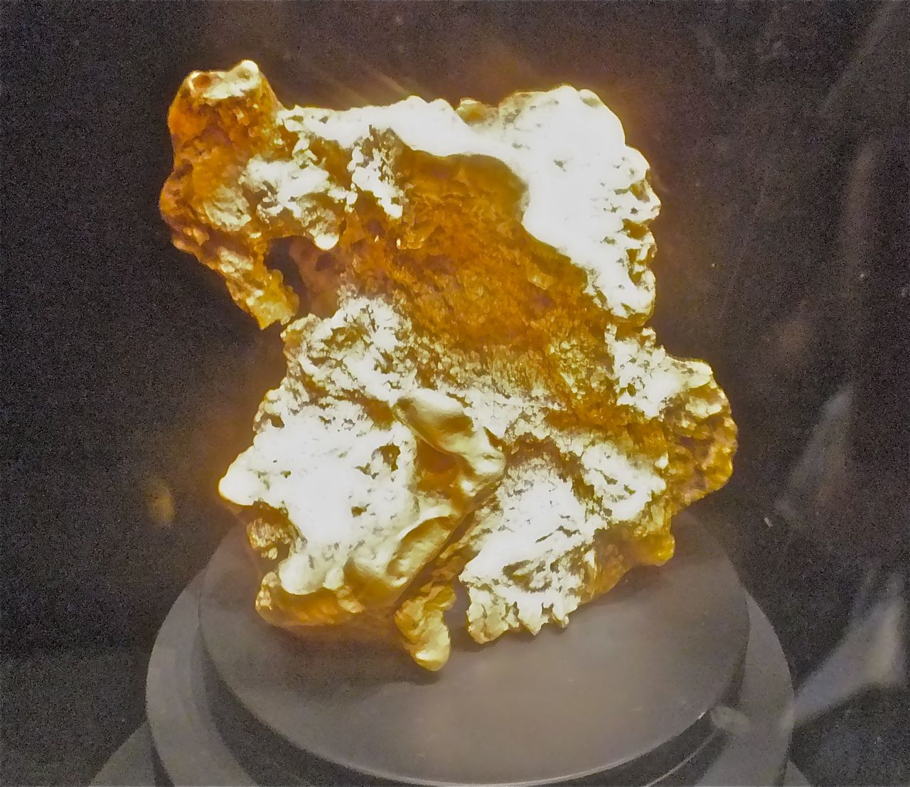 World's 3rd largest natural gold nugget--51 pounds